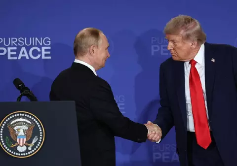 Politica lui Donald Trump de a-l liniști pe Vladimir Putin reprezintă un pericol pentru Europa, afirmă un important istoric