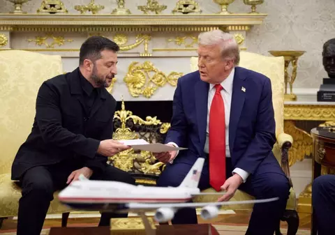 Cadoul pe care Zelenski i l-a făcut lui Donald Trump, în timpul vizitei la Casa Albă. Ce a primit la schimb de la președintele american