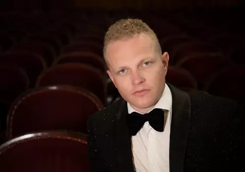 Tenorul ŞTEFAN von KORCH aduce noutăţi în stagiunea MUSICAL EXTRAVAGANZA 2025/2026: prima producţie integrală, - Carmina Burana -  invitaţi în premieră şi  scenă deschisă pentru tineri muzicieni