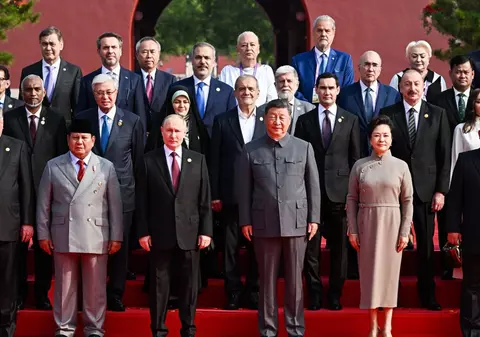 Parada dictatorilor în țara prafului de pușcă. Note despre recenta demonstrație de forță a clubului anti-occidental 