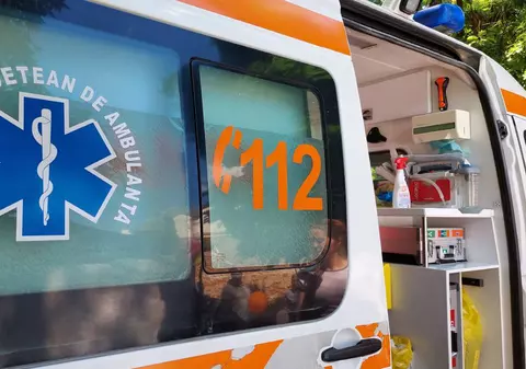 O femeie din Neamț și fiica ei, înjunghiate cu sânge rece de fostul iubit al tinerei. Fata a murit chiar sub ochii mamei sale