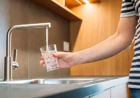 Care sunt județele din România cel mai puțin conectate la sistemul public de alimentare cu apă