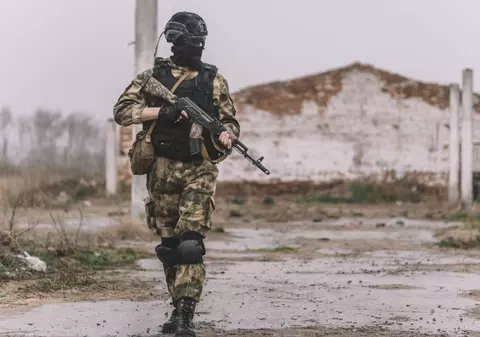 Armele rusești sunt vândute pe piața neagră de către soldați direct de pe front: „Trecute la pierderi din start”