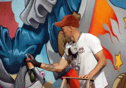 Bucharest Street Art Festival propune revitalizarea cartierului marginalizat 23 August. Syrk, artistul internațional prezent în Capitală: „O lucrare în spațiul public are capacitatea unică de a ajunge la toată lumea”