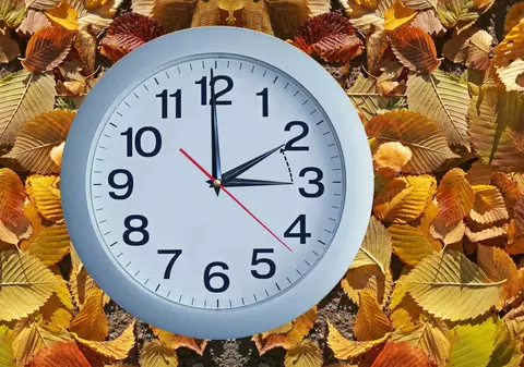 Data la care se trece la ora de iarnă în 2025. Dormim mai mult cu o oră