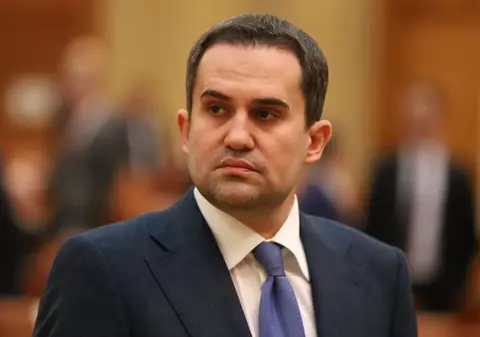 Ciprian Șerban, ministrul Transporturilor PSD, a mințit în CV că a absolvit o facultate privată deși fusese exmatriculat în anul I