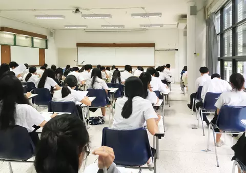 O elevă de 9 ani a obținut diploma de bacalaureat în Franța și devine cea mai tânără absolventă