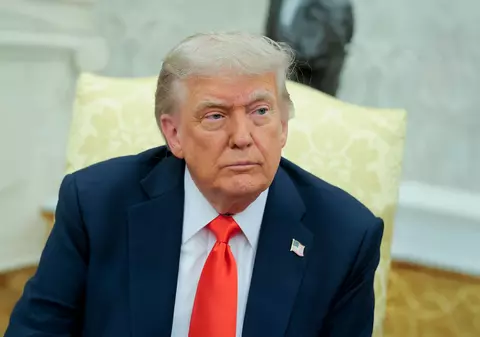 Trump promite „sancțiuni majore” împotriva lui Putin, dar numai dacă țările NATO nu mai cumpără petrol rusesc și impun taxe vamale de 100% Chinei