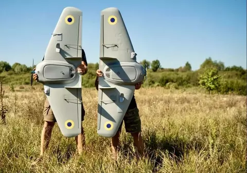 Drone kamikaze cu rază de peste 40 km, rezistente la bruiajul rusesc, noile arme ale Ucrainei testate cu succes