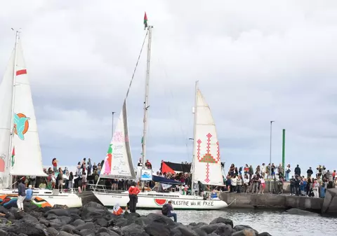 O flotilă cu zece nave pline ochi cu ajutoare umanitare a plecat spre Gaza din Sicilia: „Spargem asediul ilegal și ucigaș al Israelului” 