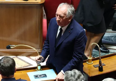 Guvernul lui François Bayrou a pierdut votul de încredere și a picat. Criza politică se adâncește în Franța: extrema dreaptă cere demisia lui Emmanuel Macron