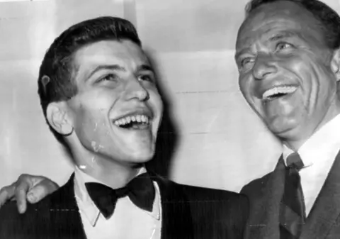 Scrisoarea emoționantă a lui Frank Sinatra din 1964 despre răpirea fiului său, scoasă la licitație