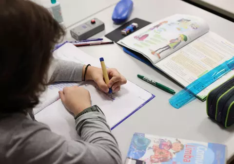 După ce a spus că nu sunt bani pentru profesori, Daniel David, a finanțat cu 207 milioane de lei un proiect de testare a elevilor