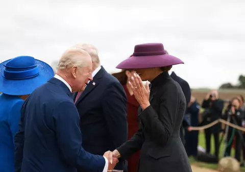 Gluma cu care regele Charles a spart gheața când a vorbit cu Melania Trump, dezvăluită de un expert în citirea buzelor