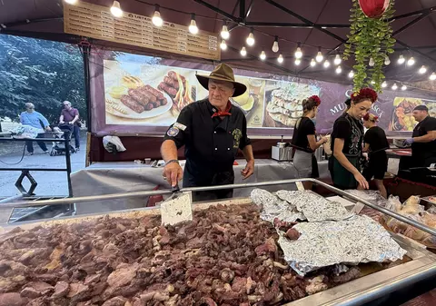 Cât costă o sută de grame de pastramă de berbecuț la un târg de toamnă? „Scumpă, dom’le! Dă-o dracului de treabă”