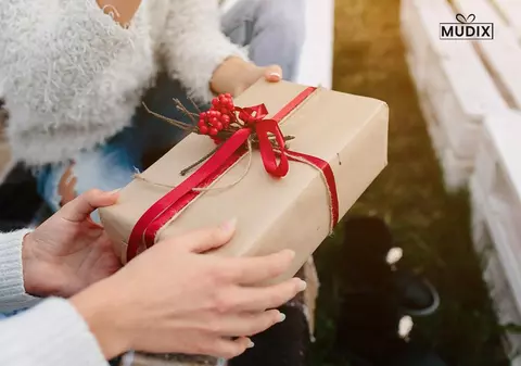 Cadouri cu suflet: De ce cănile personalizate și tablourile canvas pentru cupluri rămân mereu în topul preferințelor