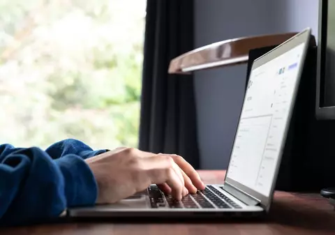 Compararea MacBook și laptopurilor pe Windows: ce să alegi în 2025