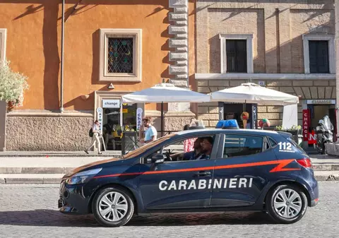 Un bărbat din Napoli a fost înjunghiat de soția lui în timp ce se uita la un meci de fotbal după ce a înjurat arbitrul