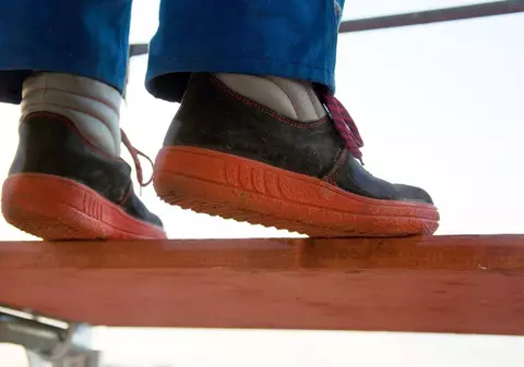 Un muncitor român de 53 de ani a murit la Roma după ce a căzut de la etajul cinci. În ziua precedentă, au fost raportate alte patru decese