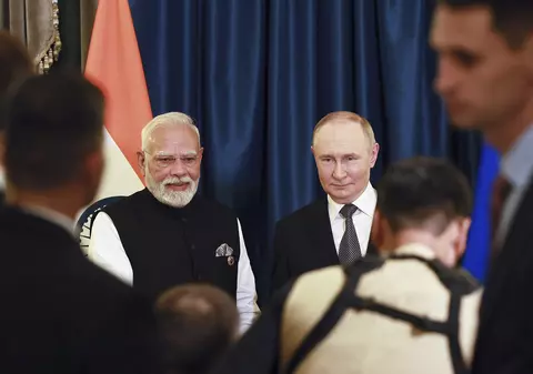 Putin și Modi, surprinși ținându-se de mână la summit, în timp ce Xi acuză Occidentul de „bullying”