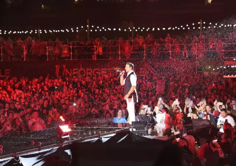 Vedeta care a stat de vorbă cu Nikos Vertis în culisele concertului său din Piața Constituției din București. A fost impresionată: „De neuitat”