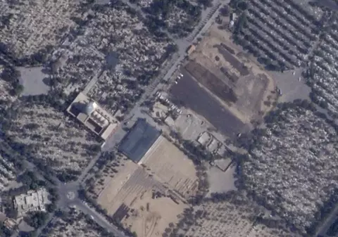 O groapă comună cu peste 5.000 de morți a fost transformată în parcare, în Iran