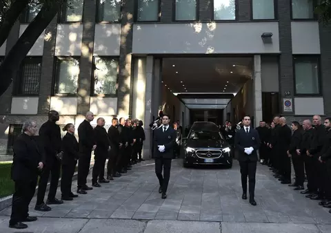 Giorgio Armani va fi înmormântat luni, într-o ceremonie privată. Zi de doliu la Milano