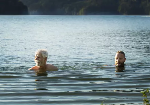 Ce a făcut președintele ceh Petr Pavel în vacanța pe motocicletă din România. A salvat un om care avea o criză de epilepsie, a văzut urși, a făcut baie în lac și cumpărături la supermarket: „E o țară superbă”