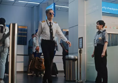 Piloții din România câștigă de trei ori mai puțin decât cei din Elveția