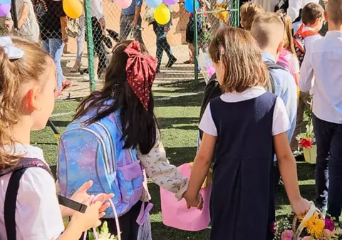 Cât m-a costat să îmi pregătesc copilul pentru clasa I. De la caiete și rechizite, până la uniforma cu sigla școlii