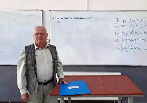 Un profesor de 80 de ani, care predă fizică în Alba, începe luni al 56-lea an școlar în fața elevilor
