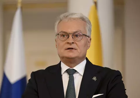 Avionul în care se afla președintele Lituaniei a survolat Vilniusul timp de 2 ore din cauza unei drone