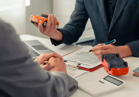 Eazy Asigurări clarifică statutul companiei și activitatea de gestionare a daunelor RCA 