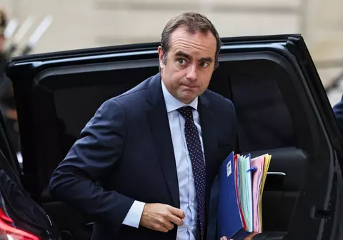 Cine este Sébastien Lecornu, noul prim-ministru al Franţei: primar la 18 ani și consilier pentru Nicolas Sarkozy