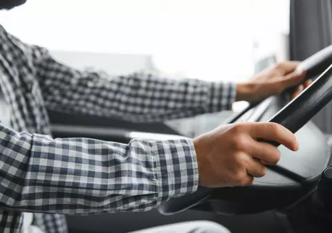 Lista noilor reguli pentru șoferi aprobate de UE: pedepse aplicate în toate țările și permis de conducere digital