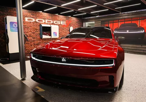 Șoferul unei mașini electrice, amendă pentru zgomotul tobei de evacuare, dar autoturismul nu are tobă