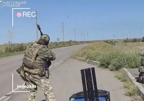 Ucraina introduce roiuri de drone cu inteligență artificială, capabile să ia decizii fără operator