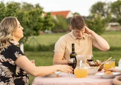 Țânțarii sunt mai atrași de cei care beau bere și împart patul cu alții, potrivit unui studiu olandez