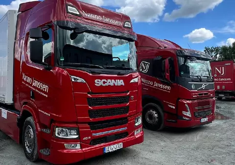 Tiruri de 40 de tone alimentate cu baterii solare străbat Europa. Revoluția transportului greu a început