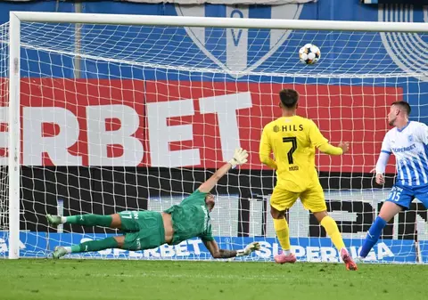 Universitatea Craiova-Dinamo, derby cu 4 goluri. Echipa lui Mirel Rădoi a jucat în inferioritate și a luat gol în minutul 90