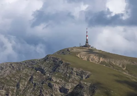 Doi turiști au fost salvați de jandarmii din Brașov, după 9 ore, de pe Vârfu Omu