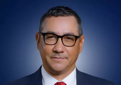 Cât costă tricoul purtat de Victor Ponta de ziua lui. Cum a sărbătorit 53 de ani: „Golf, distracție, muncă, privat”