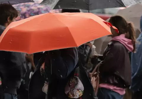 Cum va fi vremea în octombrie 2025. Frig și ploi multe la început de lună, apoi se mai îndreaptă