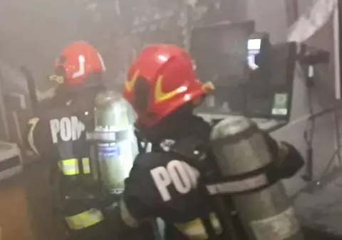 Incendiu la un supermarket din Oradea. Un client a necesitat îngrijiri medicale
