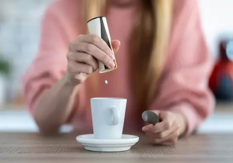 Consumul zilnic de îndulcitori artificiali accelerează declinul cognitiv și îmbătrânește prematur creierul