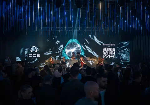 Fashion Talk by IQOS, prezentat de Zarug la Mercedes-Benz Bucharest Fashion Week. Moda a depășit limitele catwalk-ului
