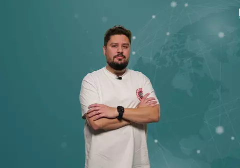 5 știri by Libertatea – Tech: Cum vor arăta telefoanele robot cu camere foto care îţi vor urmări orice mişcare