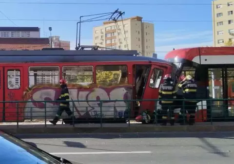 Un tramvai din Arad a pornit singur din depou și a lovit un alt tramvai cu pasageri: șapte oameni au fost răniți