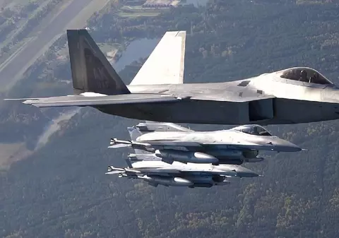 Ploaie de drone și rachete rusești asupra vestului Ucrainei, Polonia a ridicat avioanele de luptă