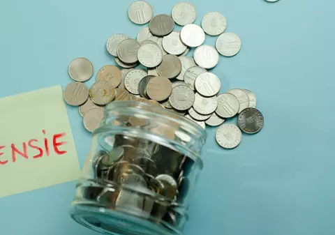 Data la care intră pensiile românilor în martie 2026